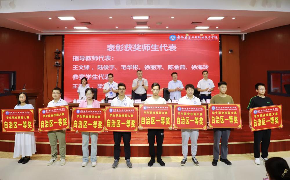 FDA08E81B52FDC9F1812B8C9D2003BBE